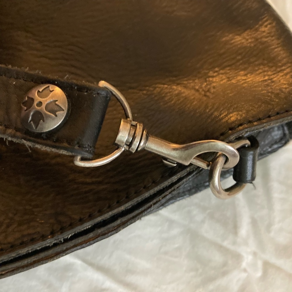 Patricia Nash black shoulder bag.  Great condition, pockets.  Adjustable strap​ - Picture 4 of 14